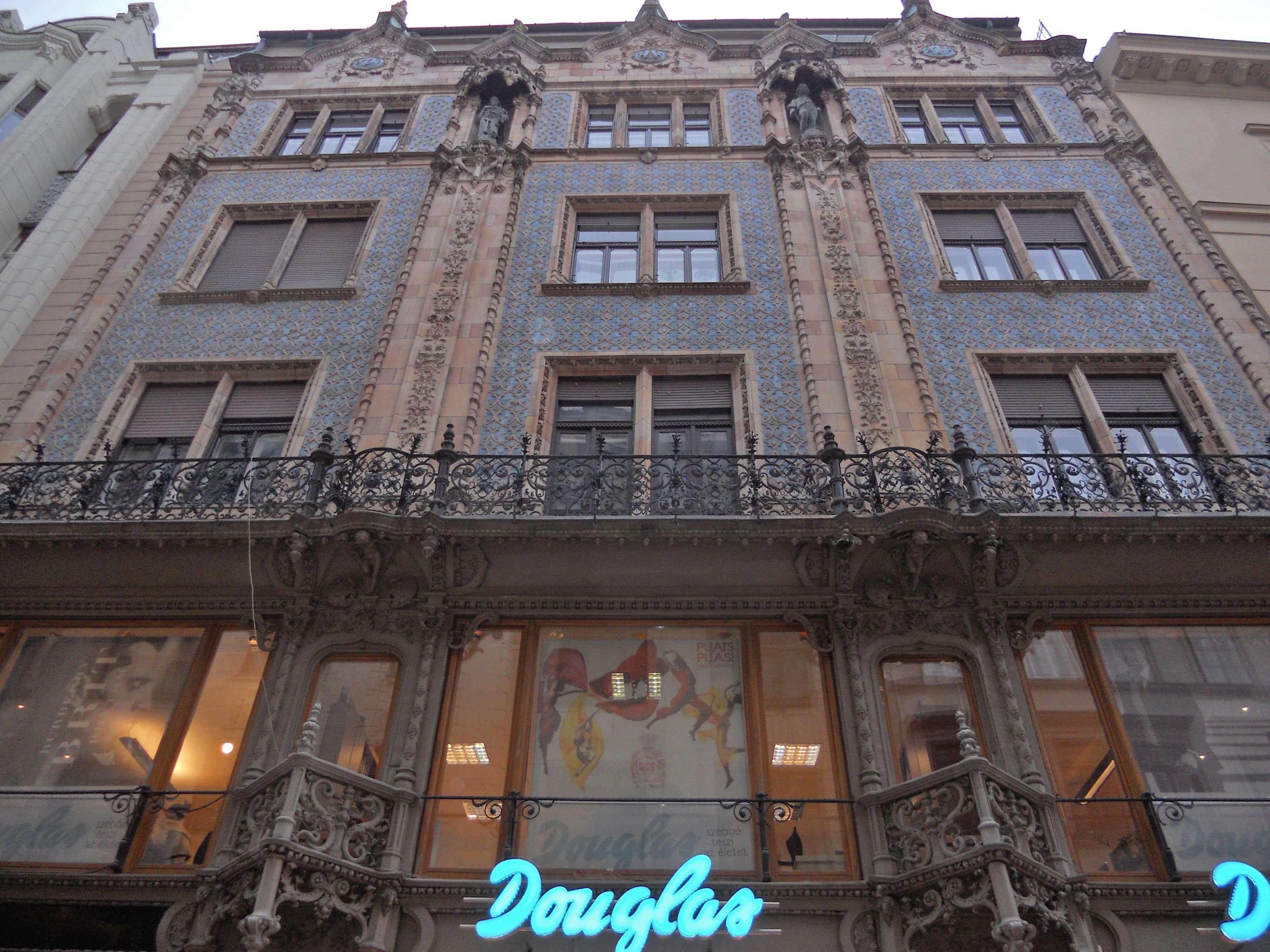 Douglas Budapest