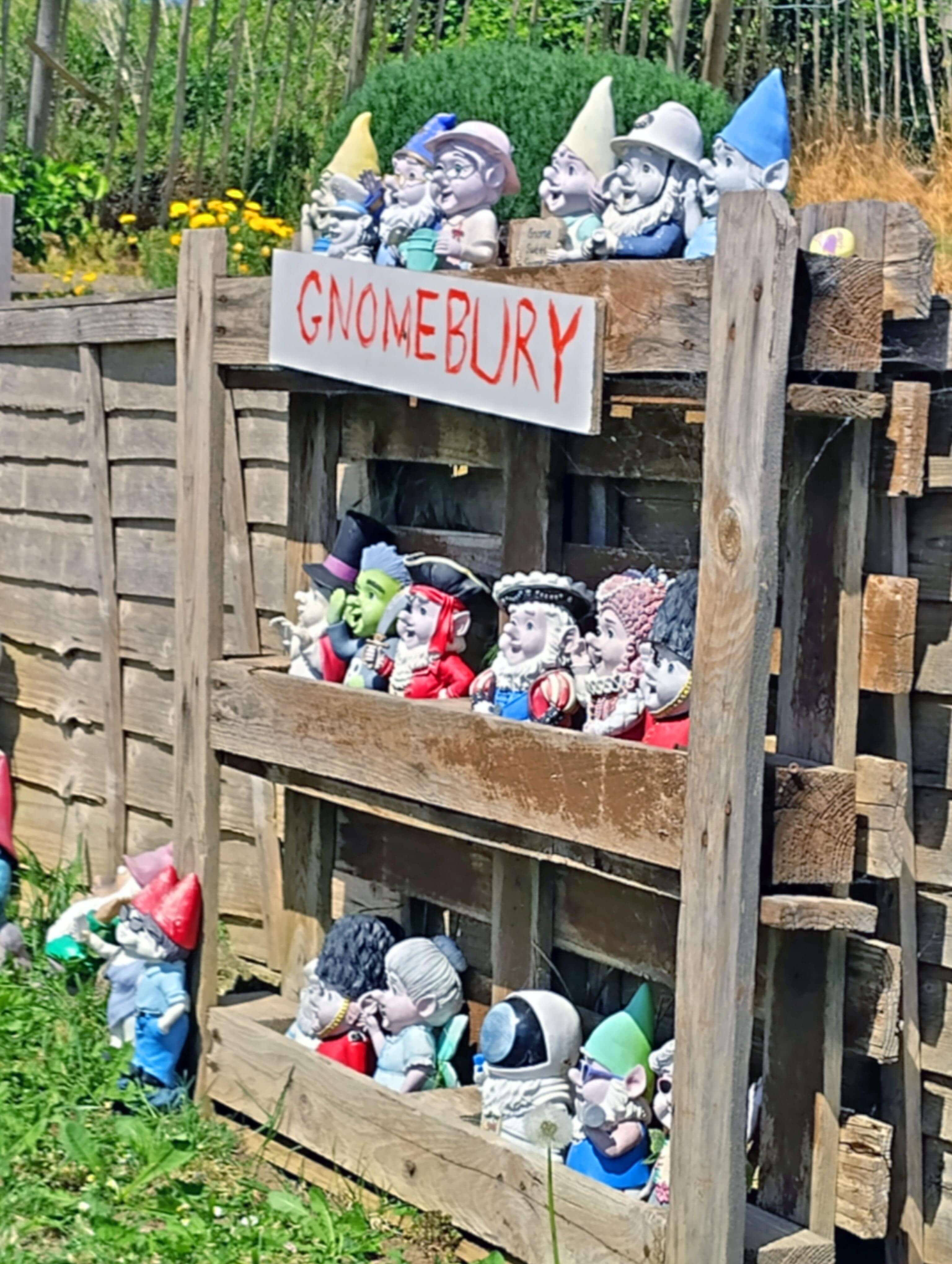 Gnomebury stand