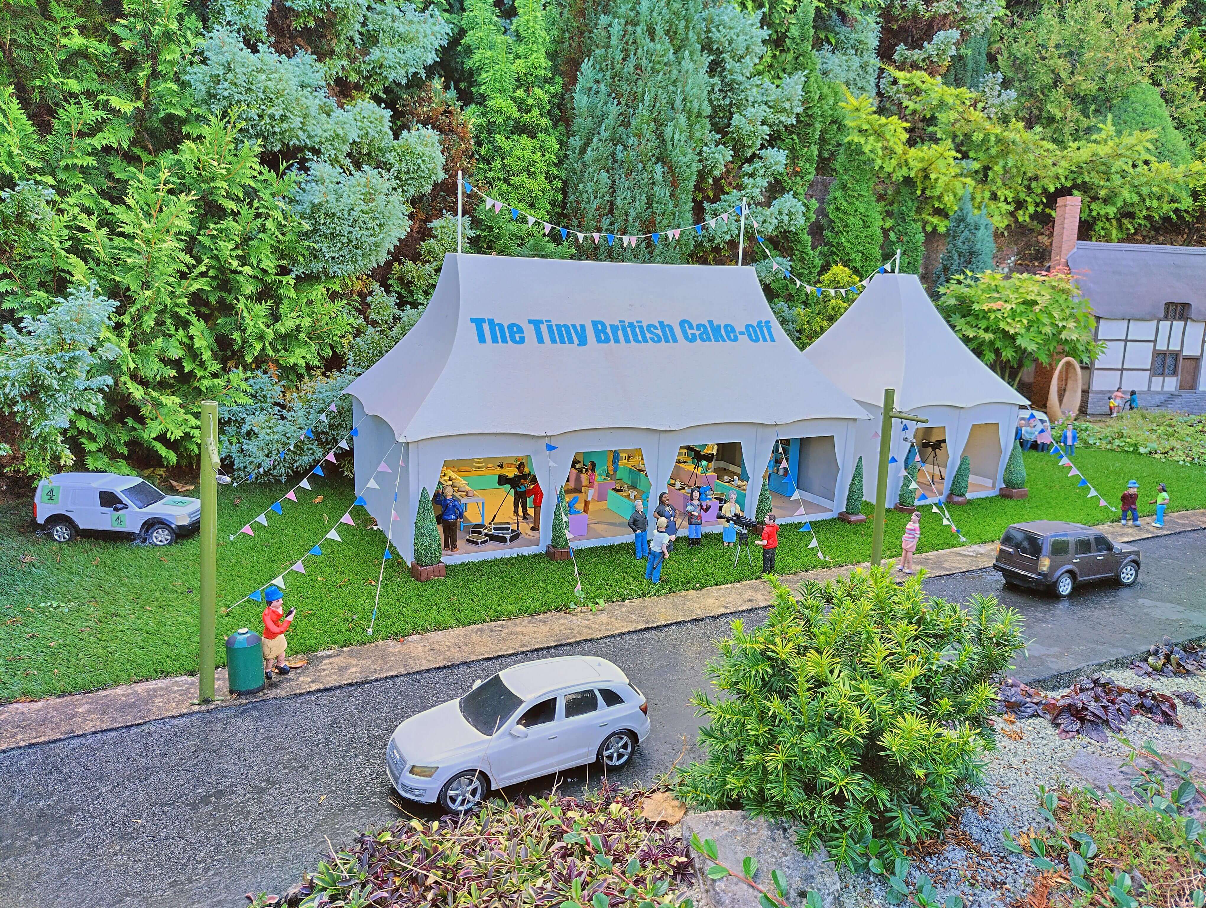 Tiny British Cake-off